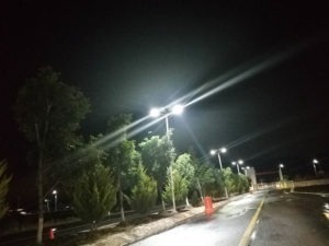 Proyecto de iluminación con luminarias solares en México